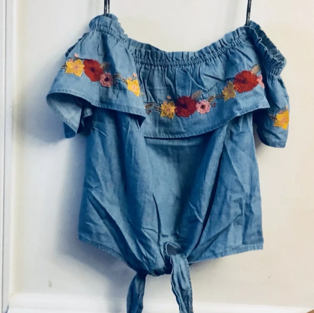 Embroidered crop top - Picture 2 of 2